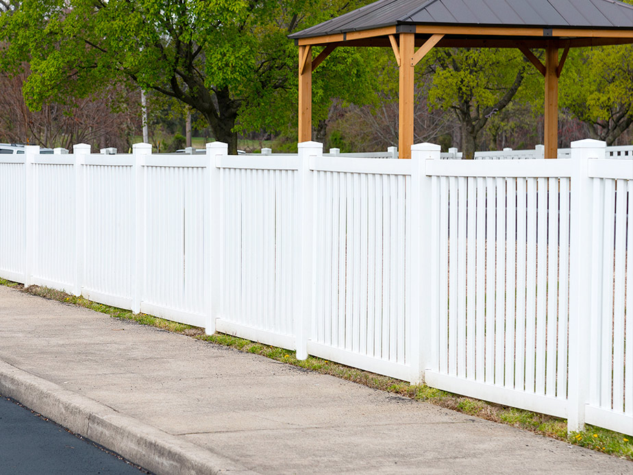 Commercial Vinyl fence company in the Raleigh-Durham North Carolina area.